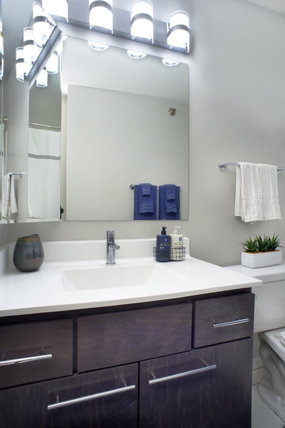 Apartments in Edina, MN Durham Apartments